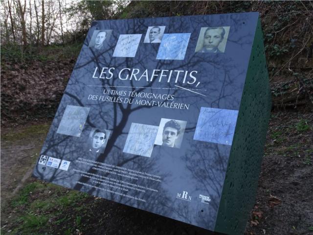 Le panneau de l'exposition des graffitis au Mont Valerien
