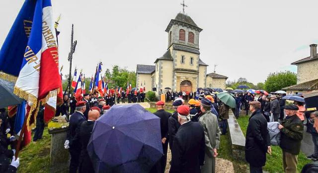 Cérémonie au monument aux morts de Saint-Julien-de-Toursac 